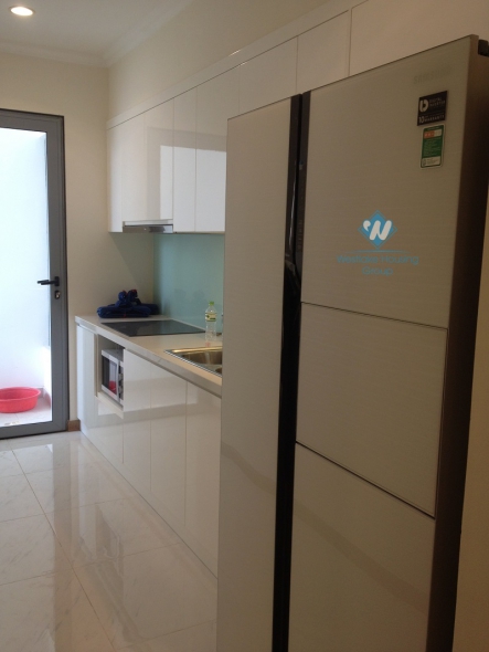 Modern two bedrooms for rent in Vinhomes Nguyen Chi Thanh, Dong Da, Ha Noi